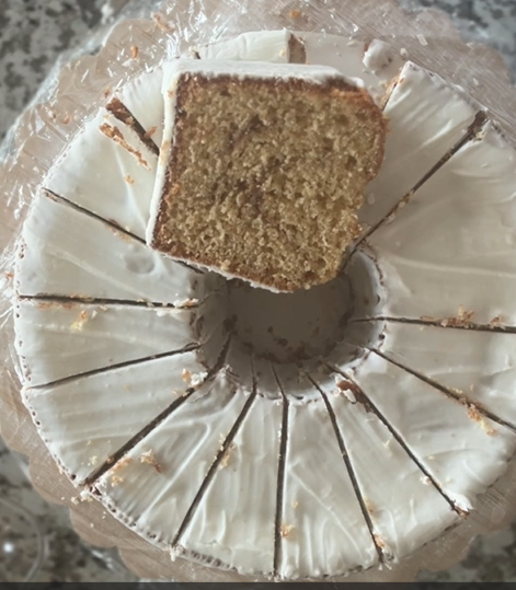 Cinnamon Roll Pound Cake 10"